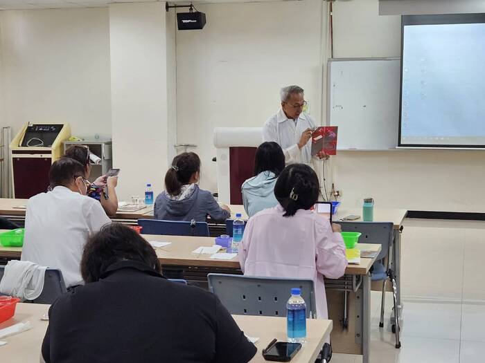 2025.07.10高雄美術協會木質彩繪清潔課程實務操作圖片