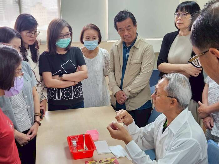 2026.04.30校友會化彩聯誼會-木質文物清潔體驗課程圖片