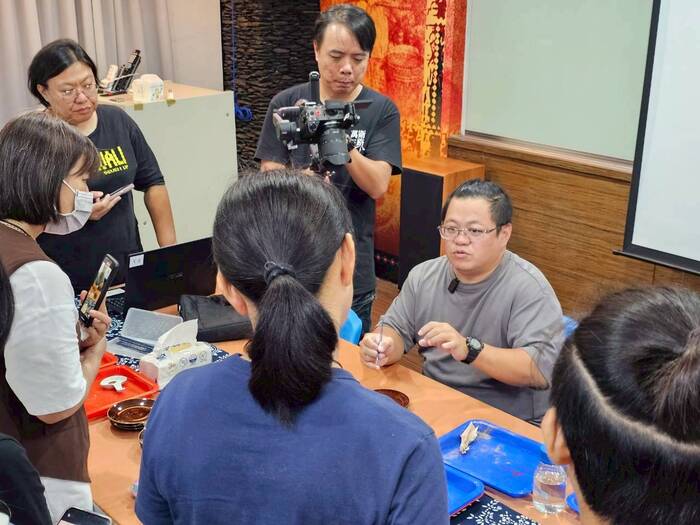 2025.11.15來義鄉在地實踐企劃陶瓷微修復課程圖片